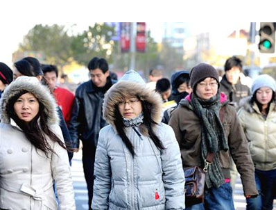 禾孚泰服飾提醒您：添衣、圍巾、帽子應(yīng)對(duì)寒潮